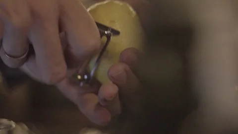 Making a Cocktail Vídeo Stock 98426064