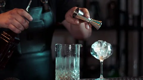 Making a cocktail Stock Footage 136815949