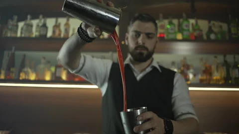 Making a cocktail in the restaurant at the bar. Stock Footage 154357830