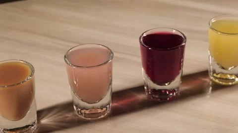 Making cocktails at the bar Stock-Footage 171073050