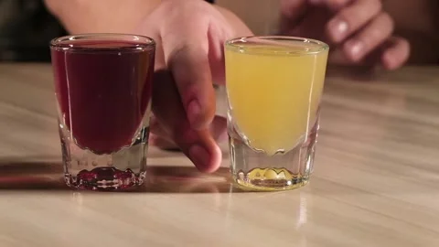 Making cocktails at the bar Stock-Footage 171073810