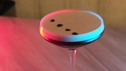 Making cocktails at the bar Stock-Footage 171074184