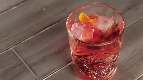 Making cocktails at the bar Stock-Footage 171074464