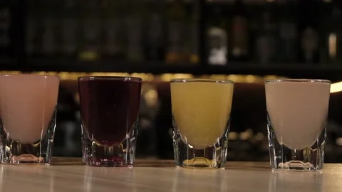 Making cocktails at the bar Stock-Footage 171076173