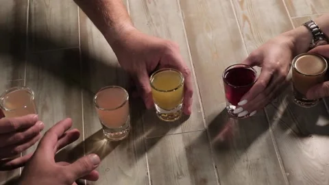 Making cocktails at the bar Stock-Footage 171076866