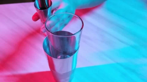 Making cocktails at the bar Stock-Footage 171080847