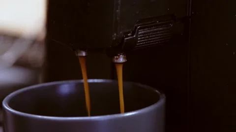 Making coffee by coffee machine 스톡 동영상 146186831