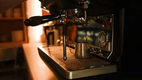 Making coffee on the coffee machine 動画素材 149945617