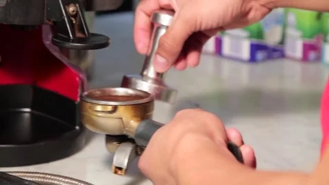 Making coffee in a coffee shop Video stock 84833334