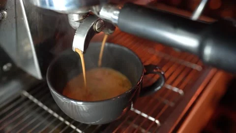 Making Coffee Cup On Espresso Machine In A Cafe Bistro Video stock 196197408