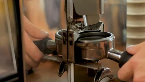 Making of coffee drinks Stockbeeldmateriaal 92863319