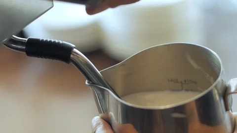 Making of coffee drinks Video stock 92863344