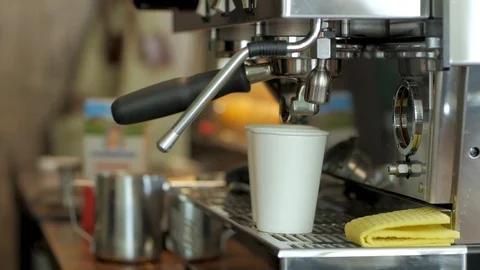 Making of coffee drinks Video stock 92863358