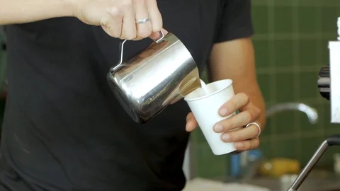 Making of coffee drinks Video stock 92863377