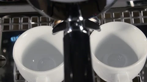 Making coffee / espresso Vídeos de archivo 60419073