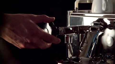 Making coffee / espresso Vídeos de archivo 60419106