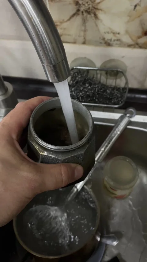 Making coffee in geyser kettle close up Stock Footage 244799743