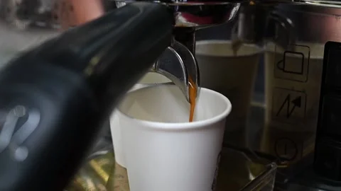 Making coffee from the machine 库存影片 169359095