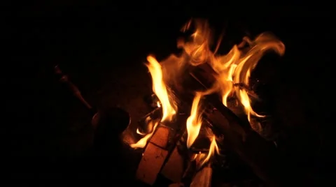 Making coffee over a campfire in the coffee maker Vídeo Stock 63181599