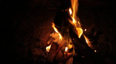 Making coffee over a campfire in the coffee maker Video stock 63181691