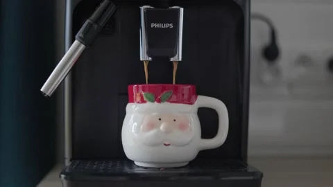 Making coffee in a winter, christmas mug 動画素材 273137983
