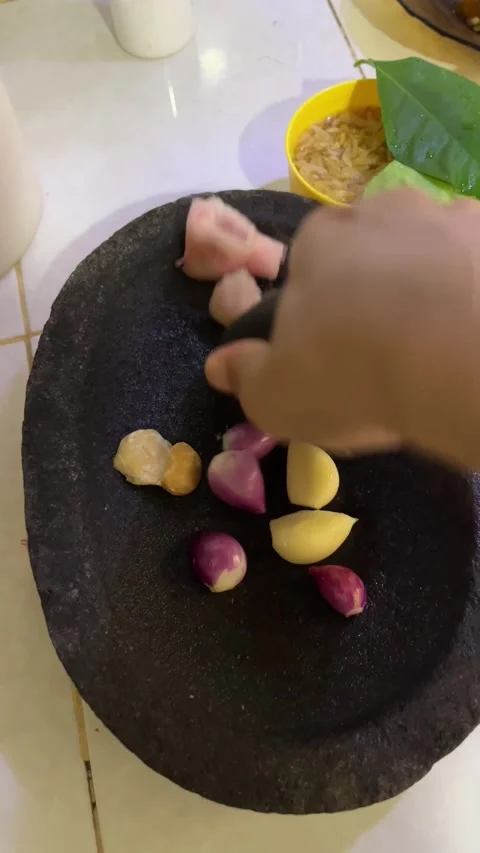 Making cooking spices from shallots, garlic, ginger Stock Footage 296454161
