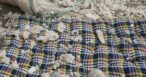 Making of a Cotton Mattress 스톡 동영상 281609344