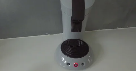 Making a cup of coffee at home Vídeos de archivo 81437147