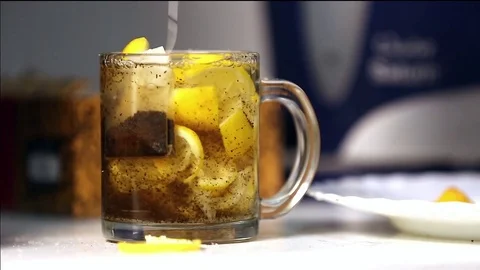 Making a cup of tea. Video stock 72501360