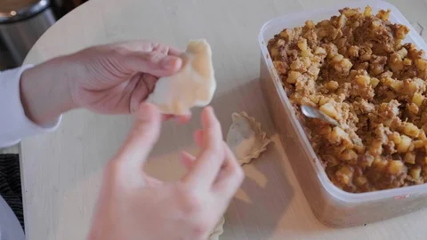 Making Curry Puff or Karipap Video stock 109040785