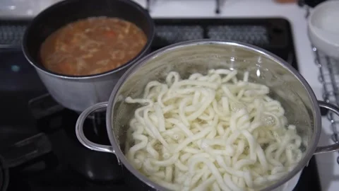 Making curry udon Stock Footage 332887342