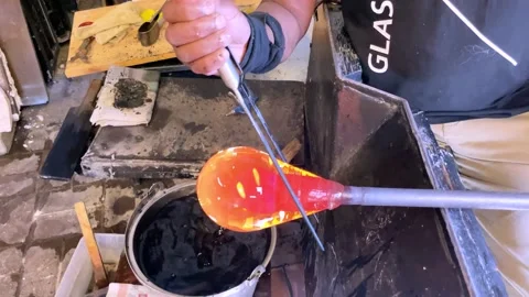 Making a cut line, glass blowing Stock-Footage 159222865