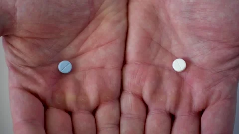 Making decision. Offering a white pill or a blue pill. Hands hold white and.. 스톡 동영상 275474069