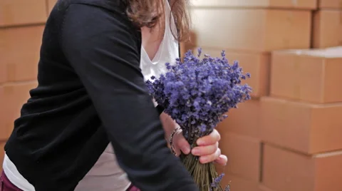 Making Decorative Lavender Stook, Close Up 스톡 동영상 40613865