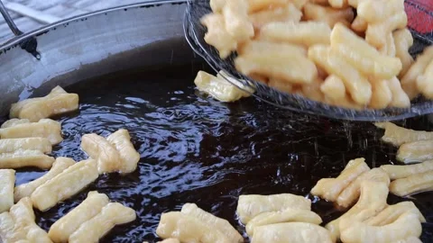 Making deep fried dough stick in metal pan and hot oil 스톡 동영상 141307207