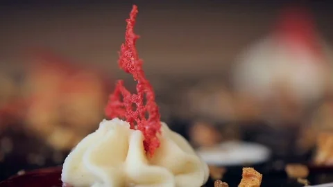 Making dessert. Put a piece of chocolate on a plate. Video stock 75416864
