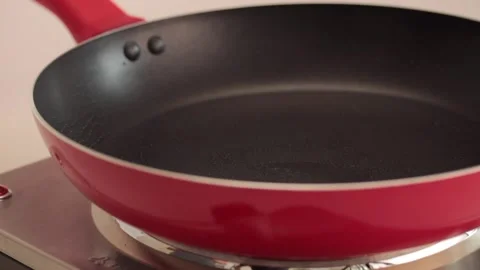 Making different figures in a cooking pan with scrambled eggs for a omelette Stock Footage 133814284