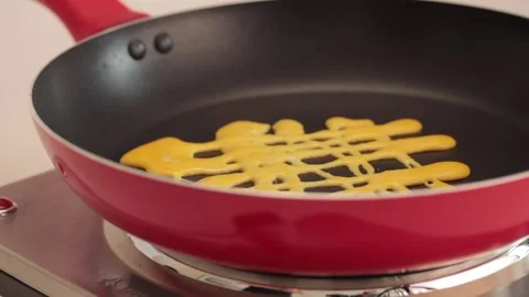 Making different figures in a cooking pan with scrambled eggs for a omelette Stock Footage 133814632
