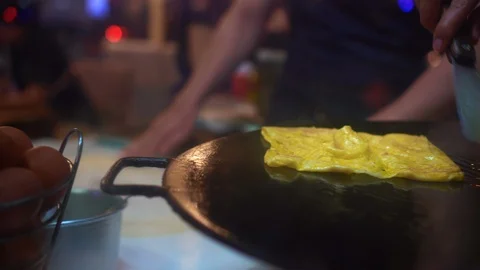 Making of egg roti on hot pan Thai street food Stock Footage 111428948