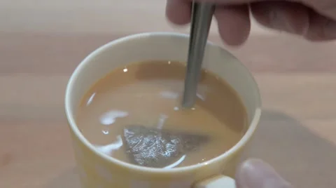 Making english breakfast tea Stock Footage 54039938