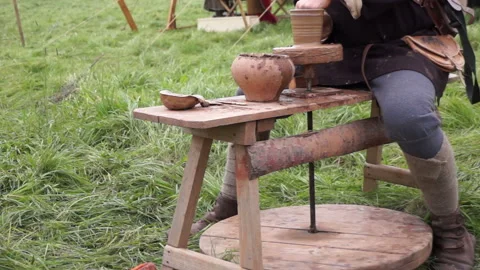 Making environmentally friendly dishes. Stock-Footage 107853091