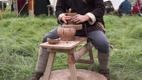 Making environmentally friendly dishes. Video stock 107853101