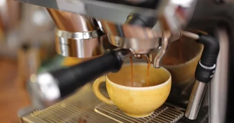 Making espresso drink on a coffee machine Video stock 150063967
