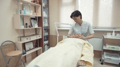 Making face massage Stock Footage 87825111