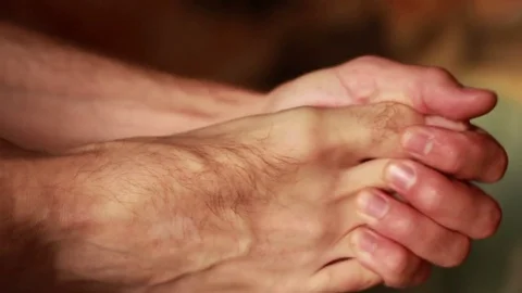 Making foot massage barefoot 動画素材 74291348