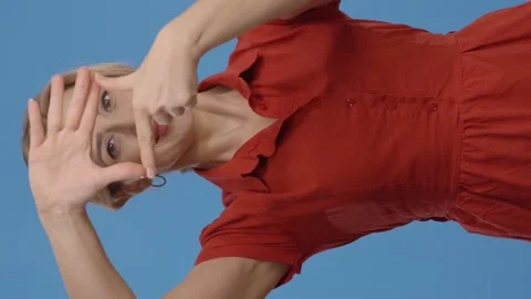 Making a frame with fingers. Stock Footage 152020309