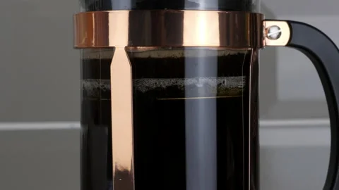 Making Fresh Coffee With Beans and a French Press Cafeteria Vídeo Stock 148530711