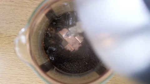 Making Fresh Coffee With Beans and a French Press Cafeteria Vídeo Stock 148533412