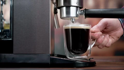 Making Fresh Coffee from a Coffee Espresso Machine 스톡 동영상 251864348