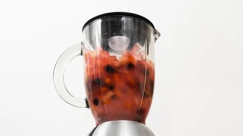 Making Fresh Juice in High Speed Blender Vídeos de archivo 125398445